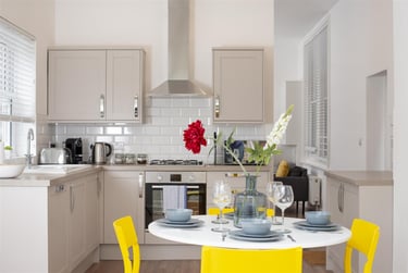 2 bed flat, Hereford Road, Southsea, Portsmouth, PO52DH - Image 1